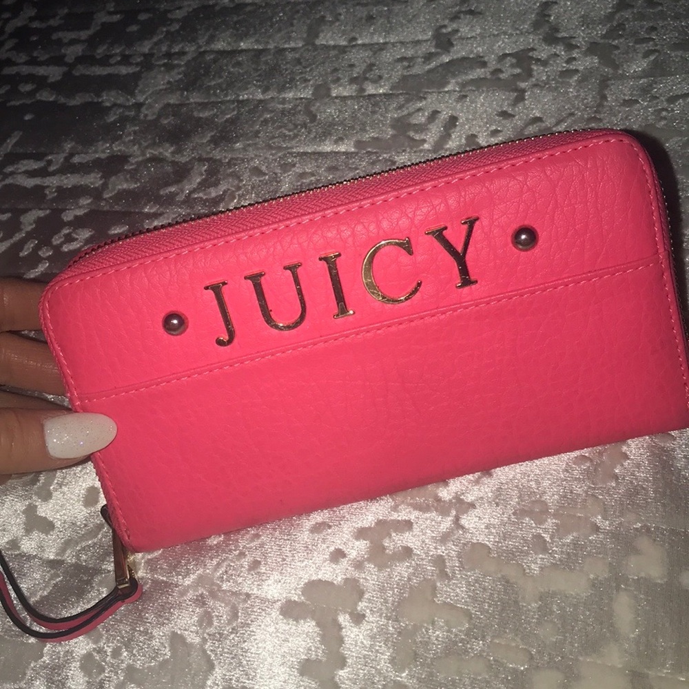 💖sold other site Juicy couture hot pink wallet and makeup set!💖🍑